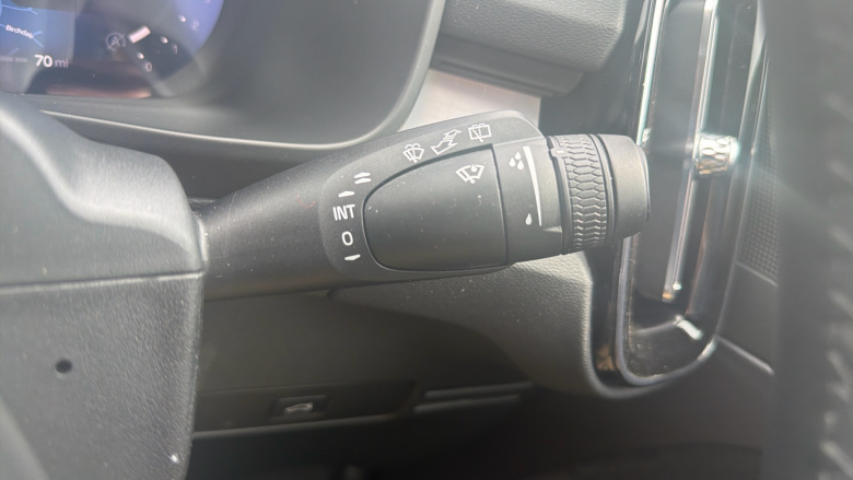 Volvo XC40 2.0 B3P Plus Dark 5dr Auto Petrol Estate
